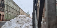 Власти Петербурга ужесточили контроль за уборкой снега во дворах и у метро